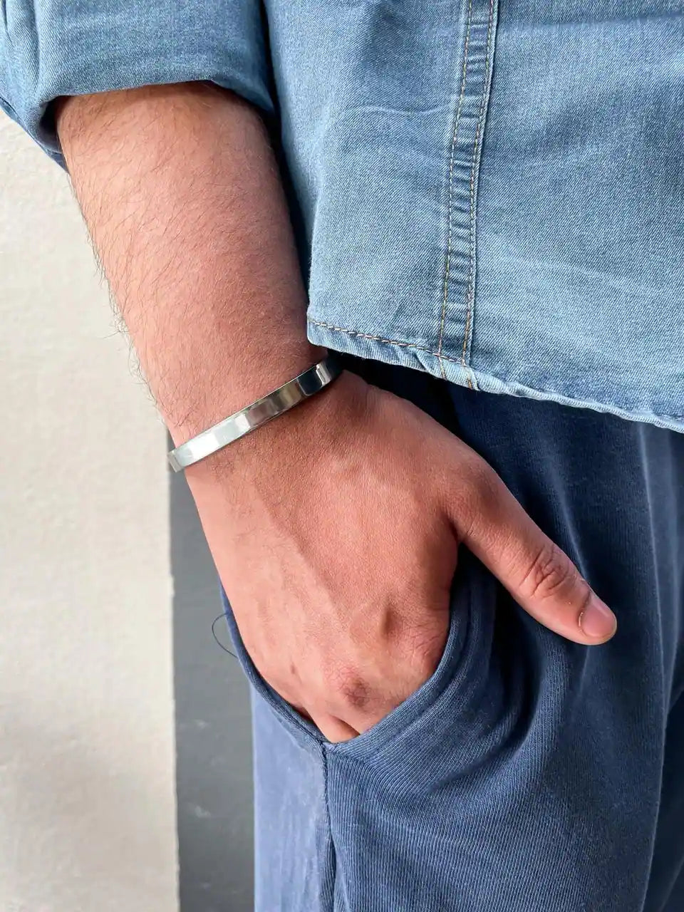 SIGNATURE CUFF BRACELET