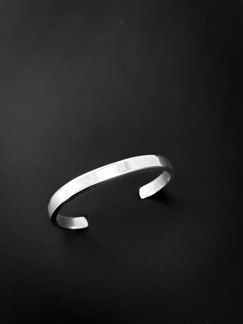 SIGNATURE CUFF BRACELET