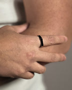BAR SIGNET RING (BLACK)