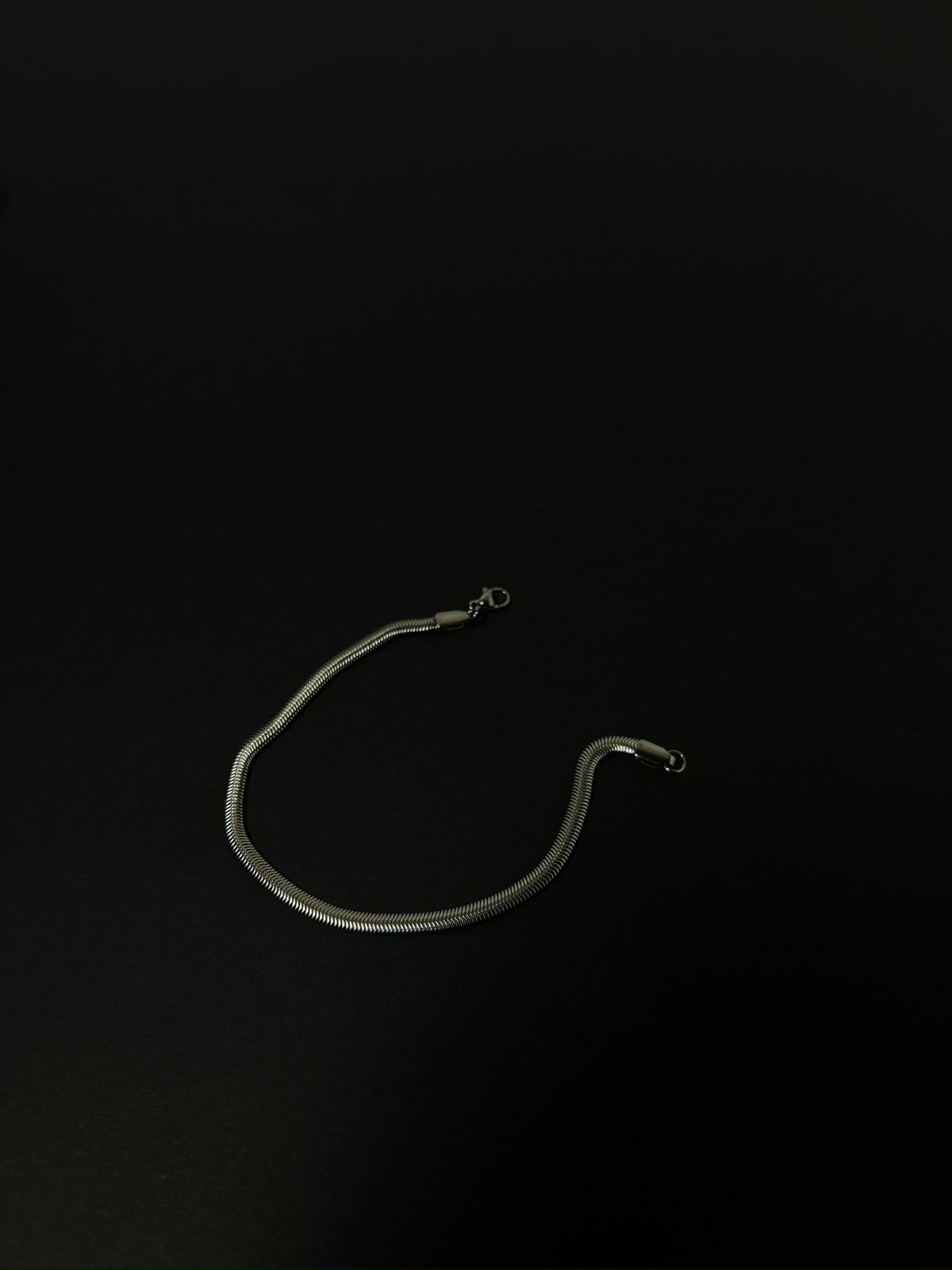 Mens minimal bracelet for everyday wear, silver, minimalistic, everyday men wear,