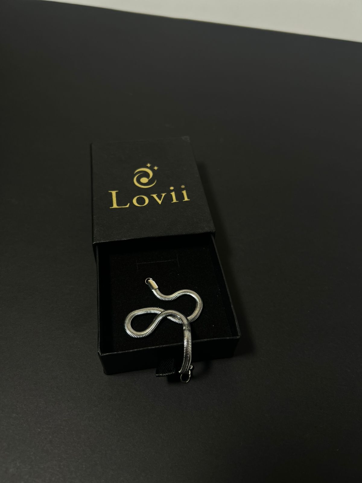 Mens minimal bracelet for everyday wear, silver, minimalistic, everyday men wear,
