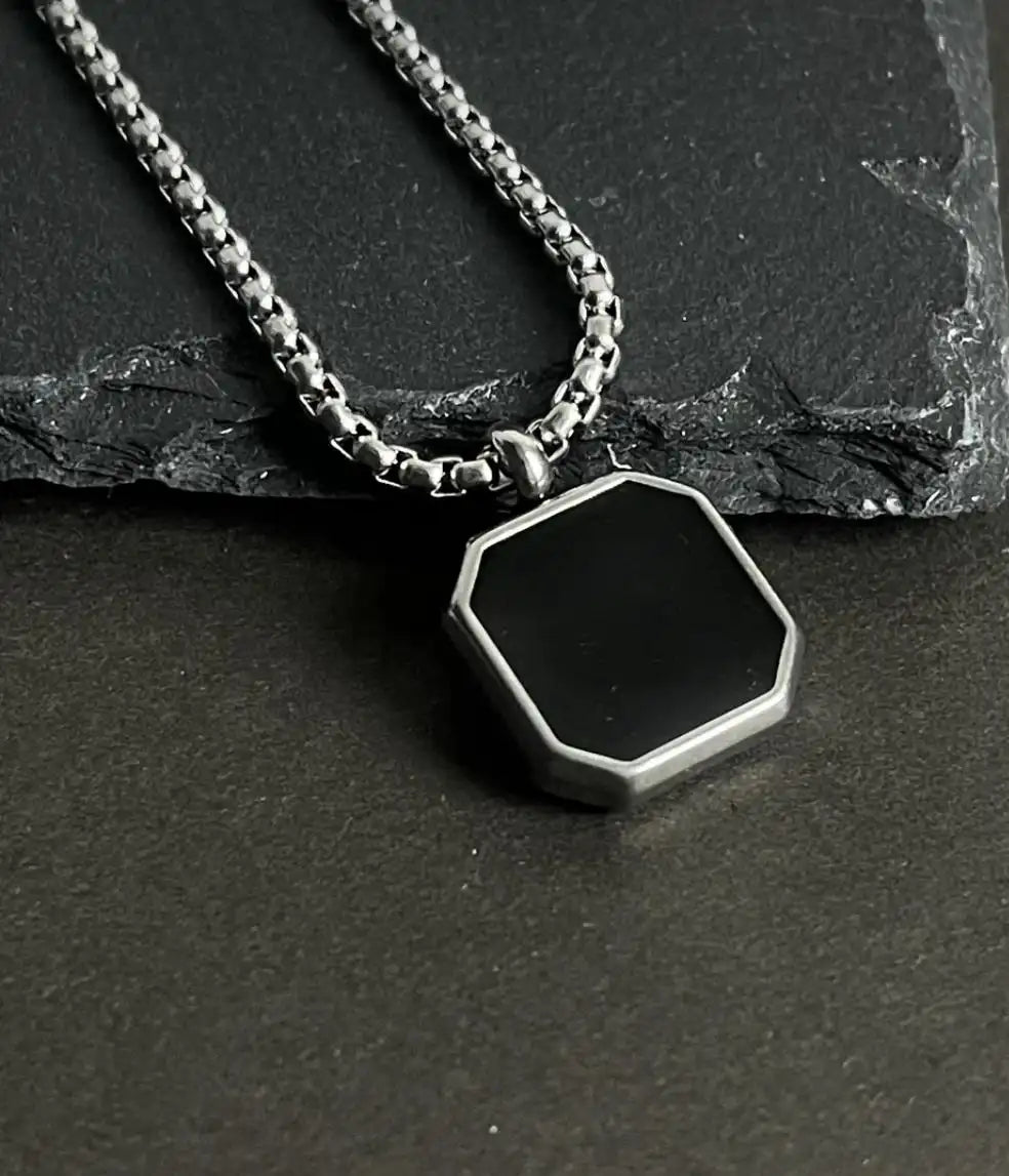 ONYX SQUARE PENDANT