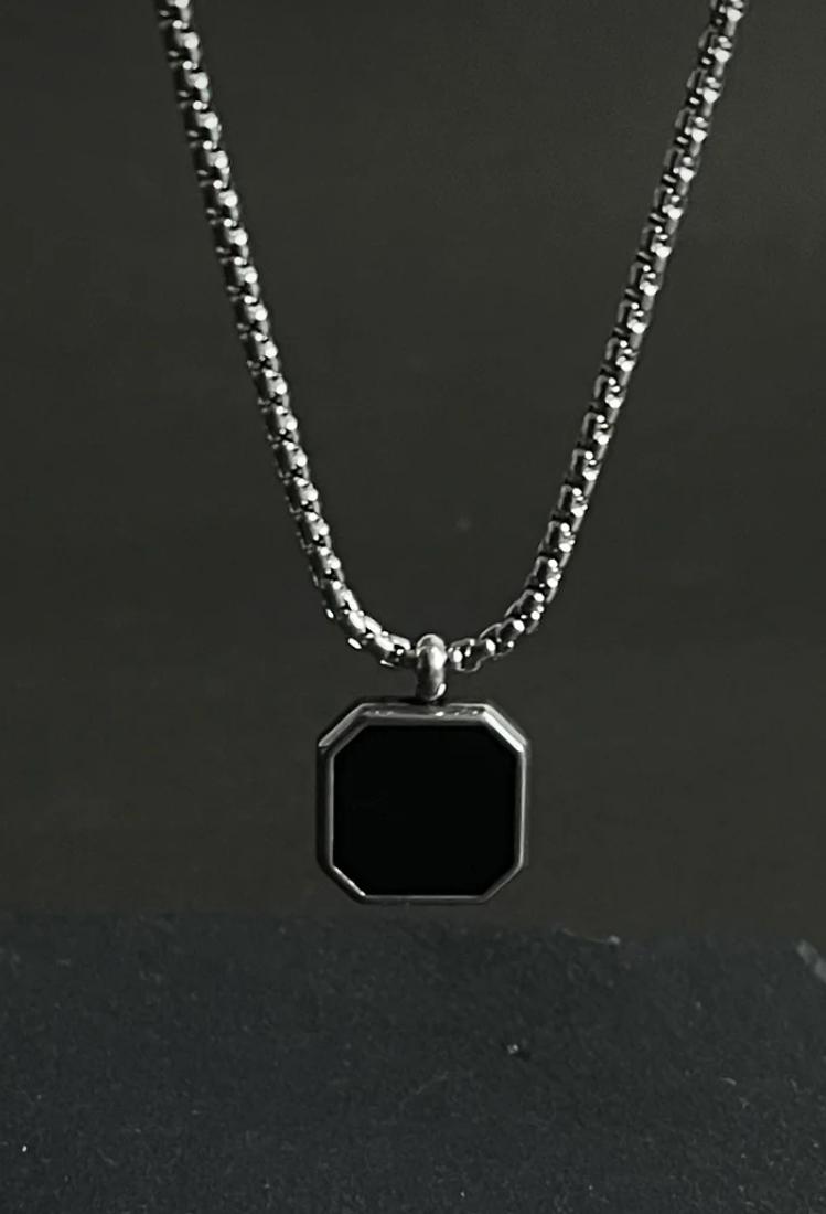 ONYX SQUARE PENDANT